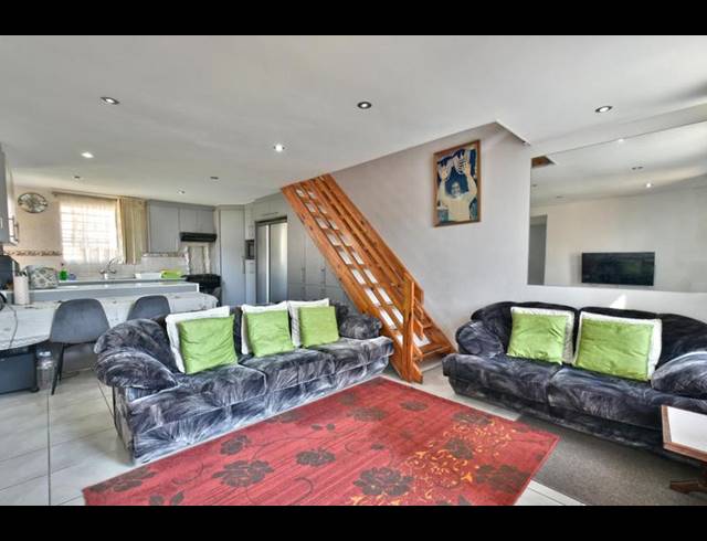 2 BEDROOM HOUSE FOR SALE IN RADIOKOP